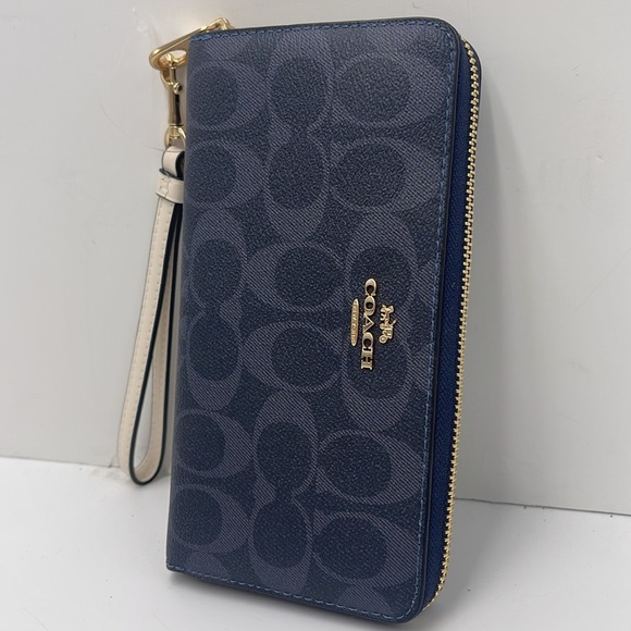Coach Long Zip Around Wallet Wristlet In Signature Canvas Gold/DENIM MULTI
NWT - Picture 3 of 16